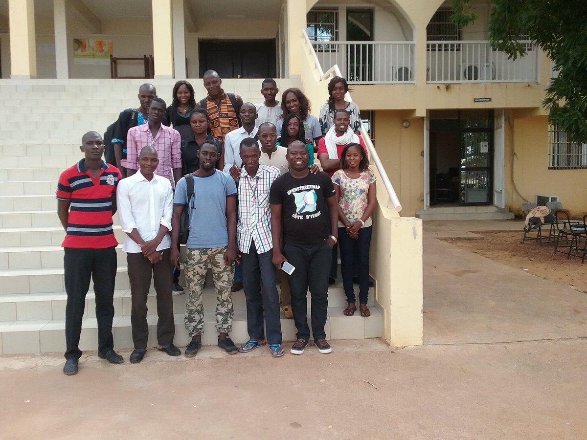 OSM_Mali's tweet photo. Fin de 3jrs d'ateliers agréables de CartoCamp avec étudiants de l'Université #Ségou #Map4Segou #Map4Ml #projetEOF https://t.co/LPmUCPLZqV