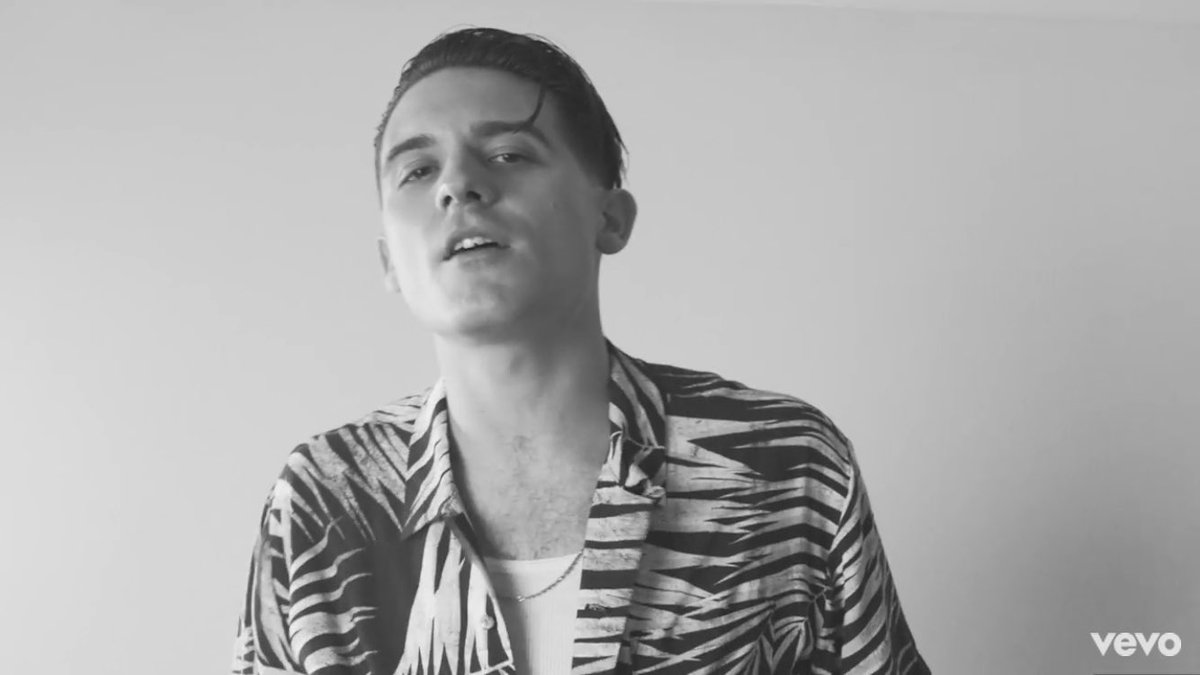 BenjatimButton's tweet photo. ขนาด G-Eazy แค่ทำท่าปลดกระดุม ยังไม่ถอดเสื้อด้วยซ้ำ แต่ทำไมรู้สึกเซ็กซี่ เซ็กส์แอพเพรียลมากคนนี้ #MakeMeMusicVideo https://t.co/Uq1qSd7Kwq