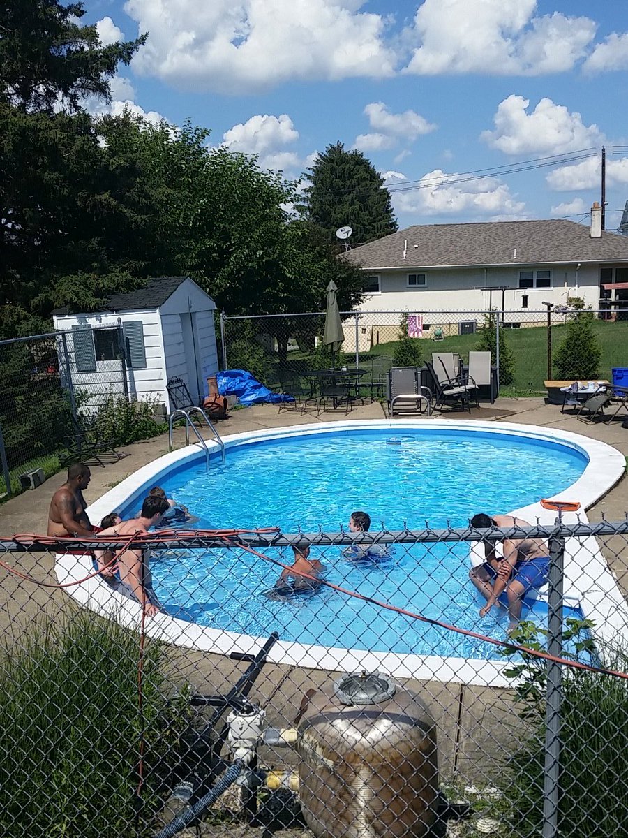 Unit_Softball's tweet photo. The team gathers together for a dip between games. After starting the day 2-0, first pitch of game 3 set for 4:00 https://t.co/xGG2zK9aAw