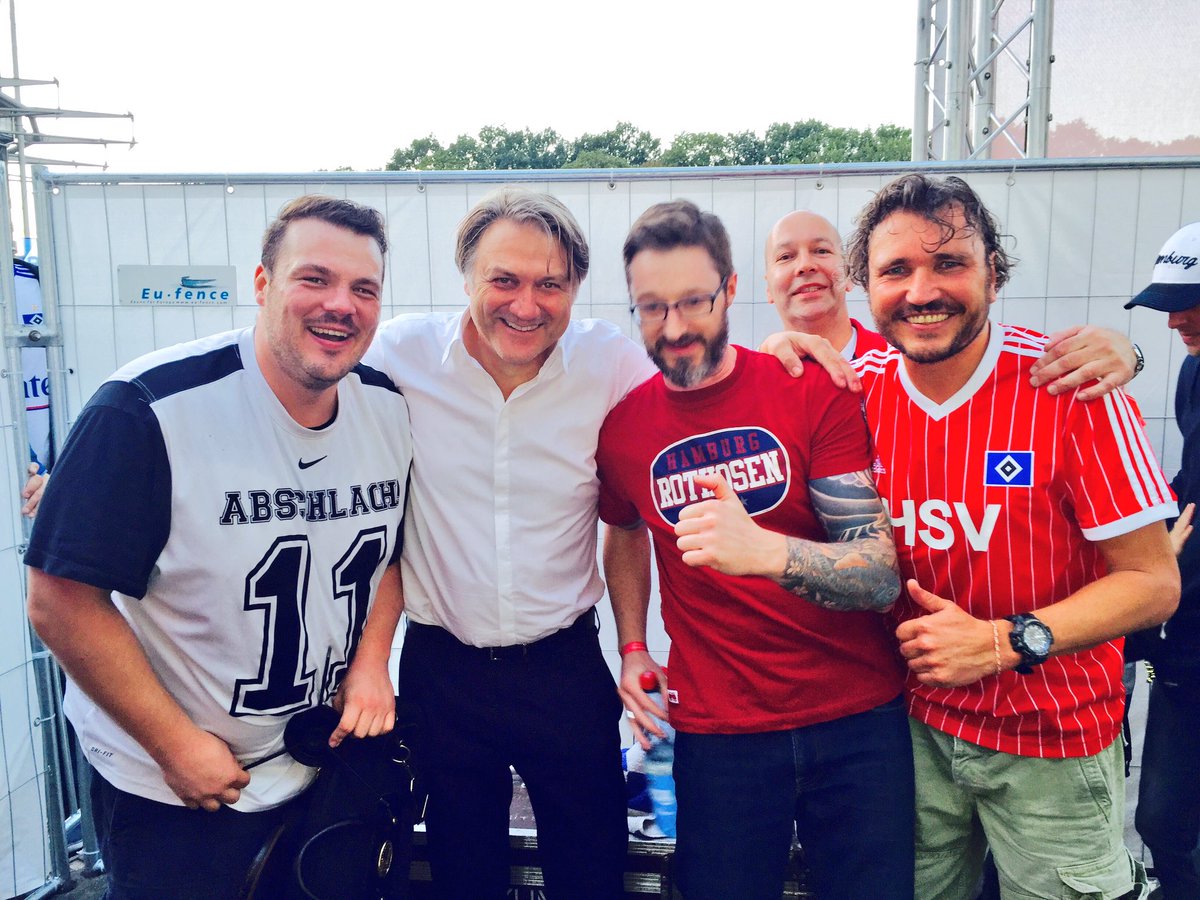 #HSV-Boss Didi Beiersdorfer feiert mit der Band <a href="/Abschlach/">Abschlach! Hamburg</a> beim #Volksparkfest #Hamburg #HSVStoke #HSV #nurderHSV