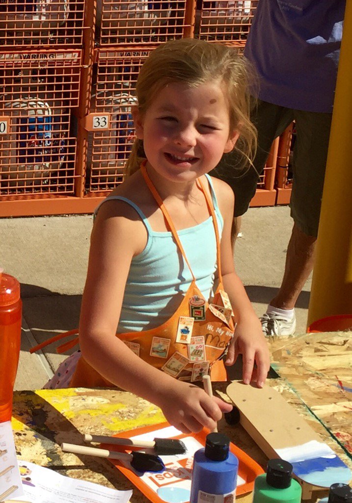 lauracook131's tweet photo. A gorgeous day to have Kids Workshop outside! #THDKidsWorkshop #funinthesun #THD2820 #letsdothis https://t.co/dxnC6gf5UC