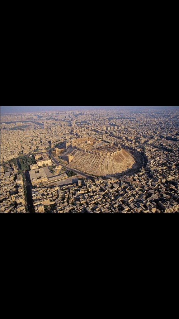 Alsh3bnews's tweet photo. لما فتحت حلب سنة 579 للهجرة أنشد القاضي ابن الزكي قصيدة 
وفتحك القلعة الشهباء في صفر
مبشرٌ ب��توح القدس في رجب https://t.co/fPDAq4z8xE