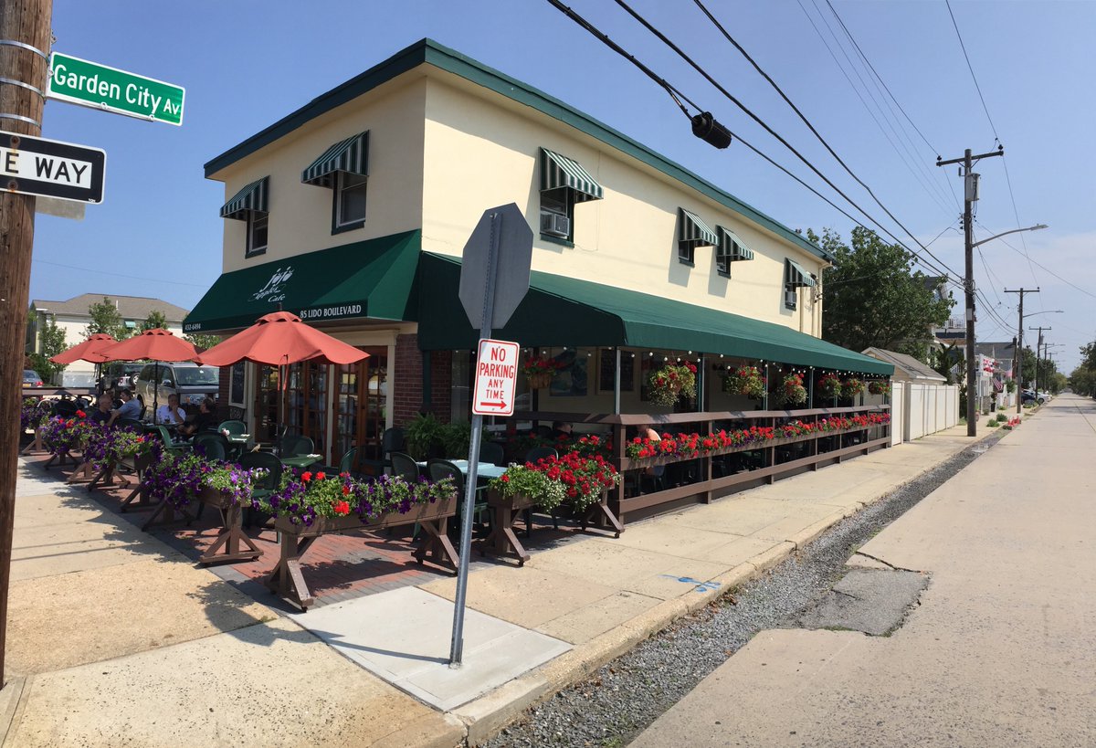 JoJo Apples in Point Lookout, NY is an American cafe serving all day with an outdoor area. jojoapples.com