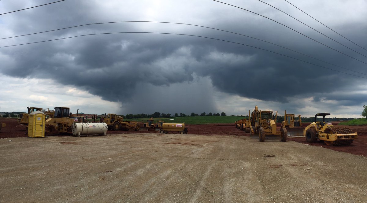 Nice shot of a storm just outside of #BGKY. Taken near Lovers Lane. Photo courtesy: Mia #kywx <a href="/WxOrNotBG/">wxornotBG</a> <a href="/WKUweather/">White Squirrel Weather</a>