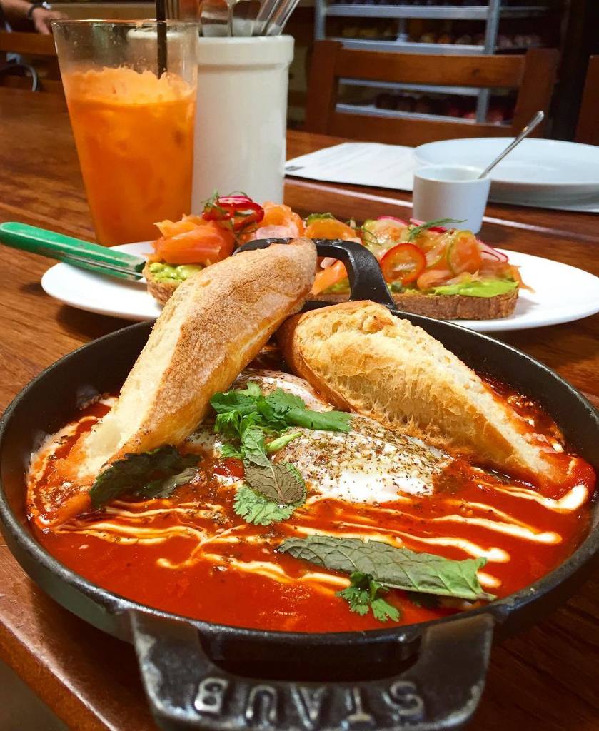 TheDiningDolls's tweet photo. Brunch Vibez🍳🍅🍞 #shakshuka @republiquela #eeeeeats #eater #eaterLA #Brunch #eggporn #infat… https://t.co/73SKaJzDsF https://t.co/RRv7rsbReC