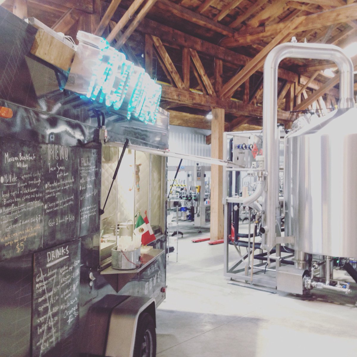 feedmetacoqueso's tweet image. When your food truck is in a building for the day! #logershedbrewery #beer #tacos #happy