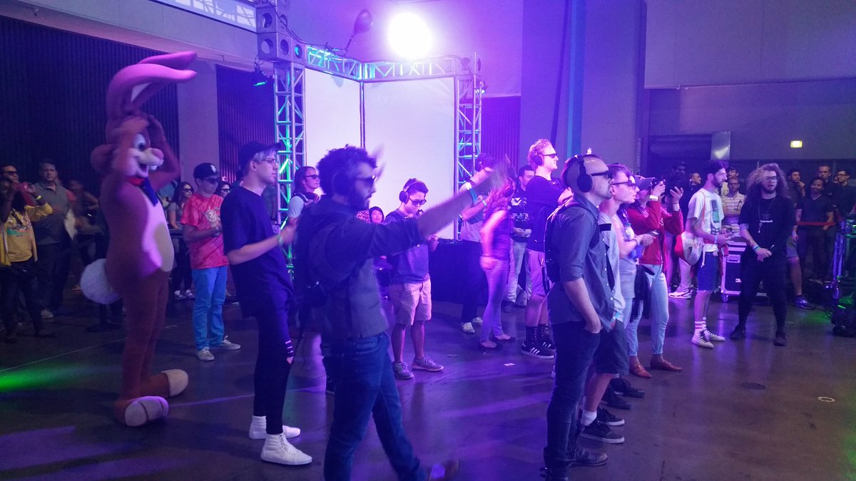 vrlosangeles's tweet photo. The things you see at #vrlasummer16 ! Thanks @NesquikUSA for VR raving with us https://t.co/IDr7tlV0M1