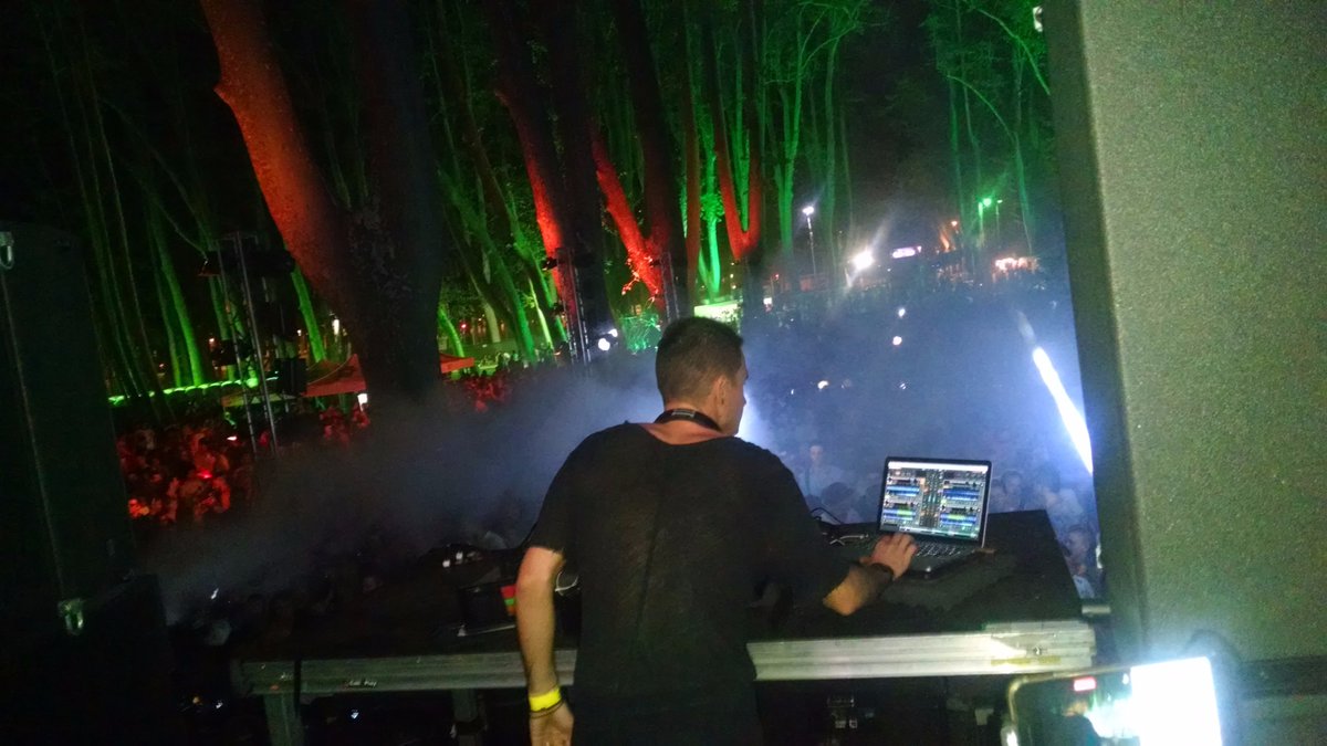 escapeinthepark's tweet photo. Fabio Florido closing set - Gracias a todo 😎 🌿 🎉 ! ESCAPE - EXPLORE - EXPOSE and DANCE https://t.co/LbQNhQNDkt