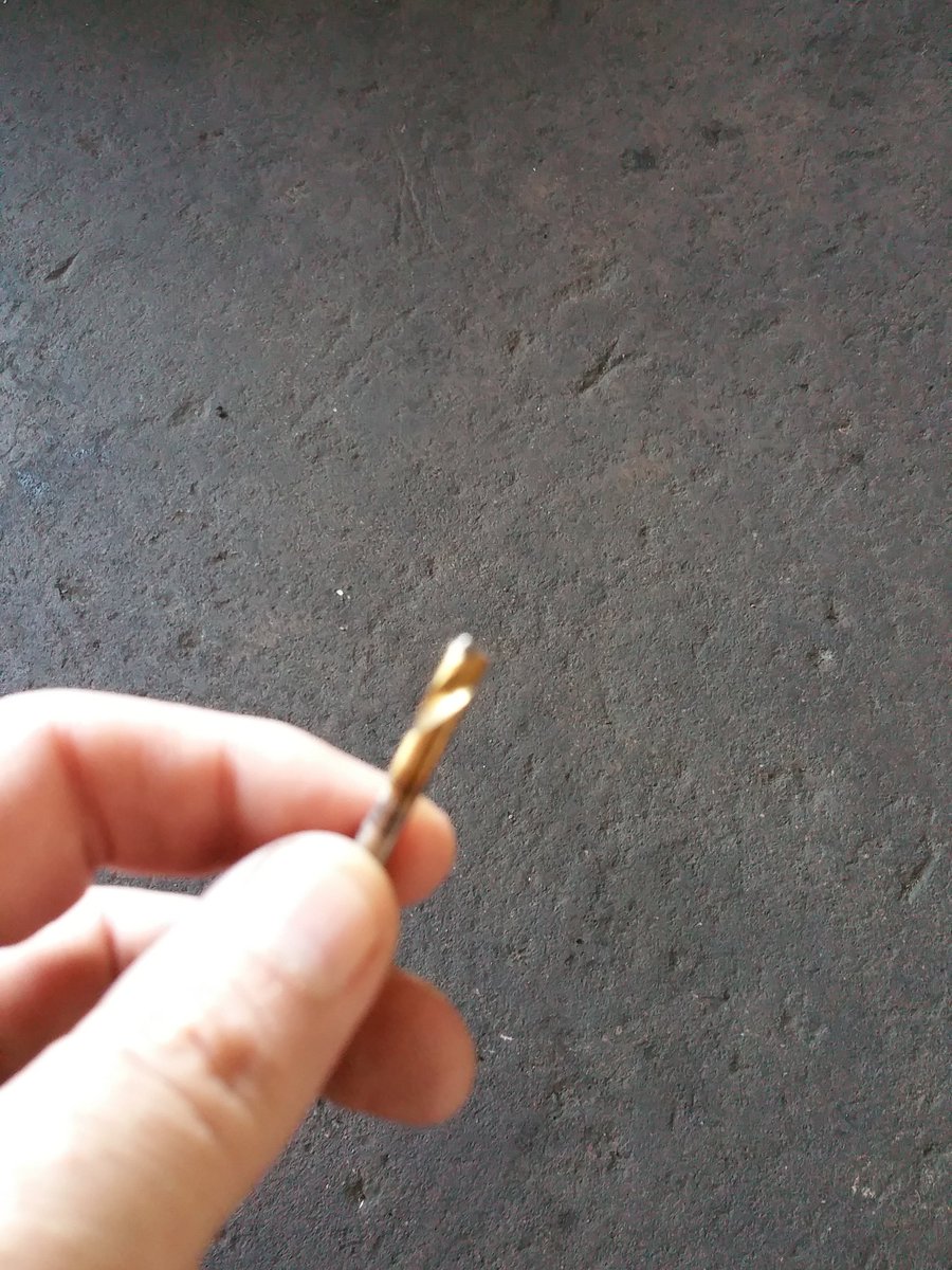 TexasDamnit's tweet photo. I don't think this was OEM Mopar 😕 #tireproblems https://t.co/6WZLUNGP5z