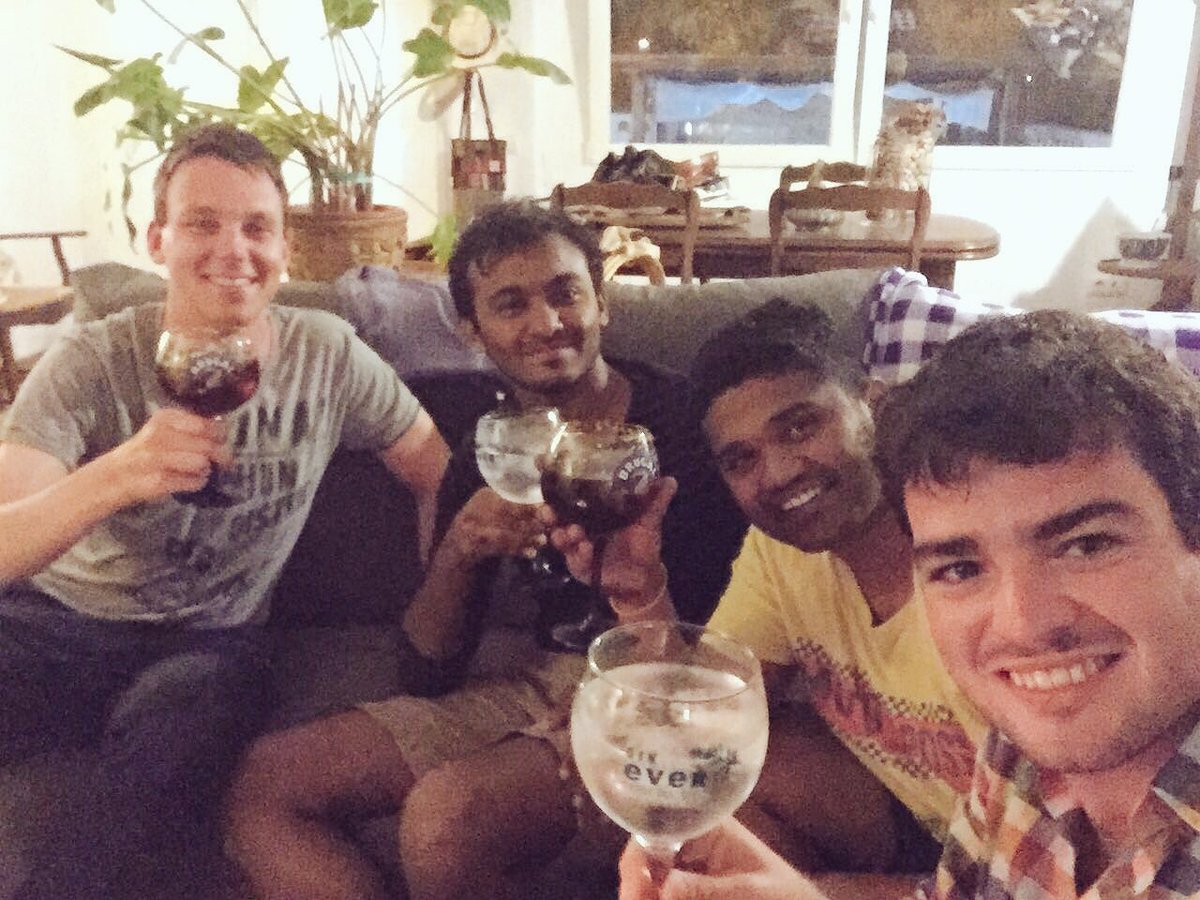 SlowGourmet's tweet photo. Interesantes visitas que recibimos en nuestras embajadas #ginlovers #spanishgintonic #GinExp https://t.co/FGZHx6vqrl