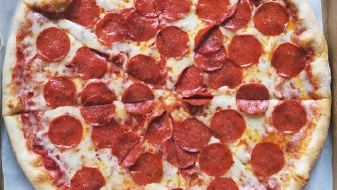 CBCNews's tweet photo. Ohio university gets North America's 1st pizza ATM
https://t.co/581mWJUjj9 https://t.co/M5banmlPrI