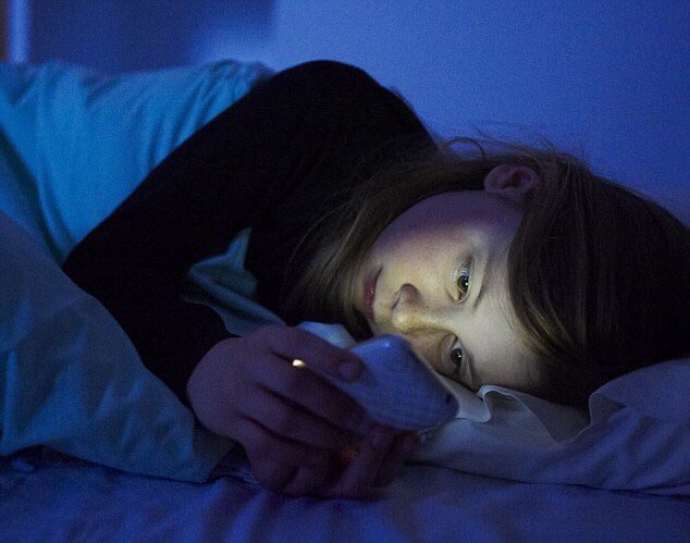Jamie0Sharp's tweet photo. me: "im going to sleep goodnight"
*20 min later* (good night guys🙈) https://t.co/2IfbsZWnk0