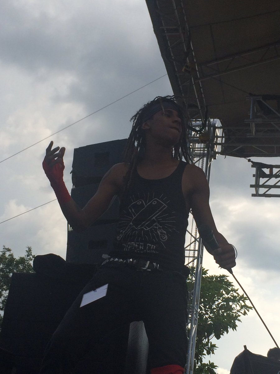 La potencia de un rock n roll sucio, lleno de calle y fuerza, <a href="/NoSenial/">No Señal</a> abre el @concierjuventud // HagalaU.