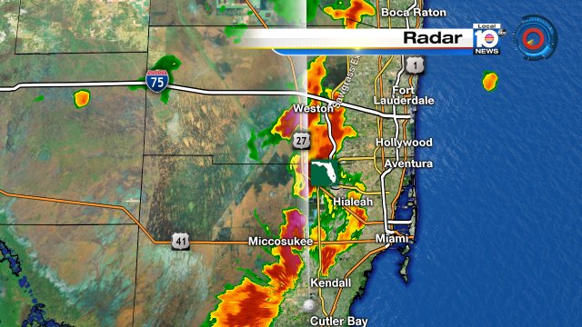 Storms in the western part of Miami-Dade and Broward counties this evening @TrentAricTV has your forecast at 6 & 11 https://t.co/r80lZ67UyI