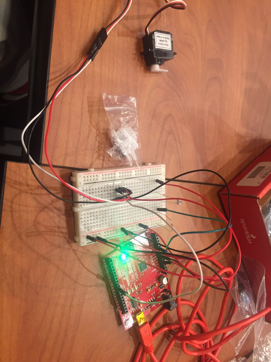 deric_clarke's tweet photo. So many wires. #vMASME https://t.co/YWYjtc6XCl