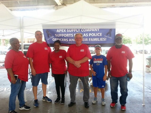 ChiefGeron's tweet photo. Thanks Apex Plumbing! Catered lunch for @DallasPD 2day @ Southeast! @DemondFernandez @DianaZogaFox4 @KatyBlakeyNBC5 https://t.co/ACqEwb4cHZ
