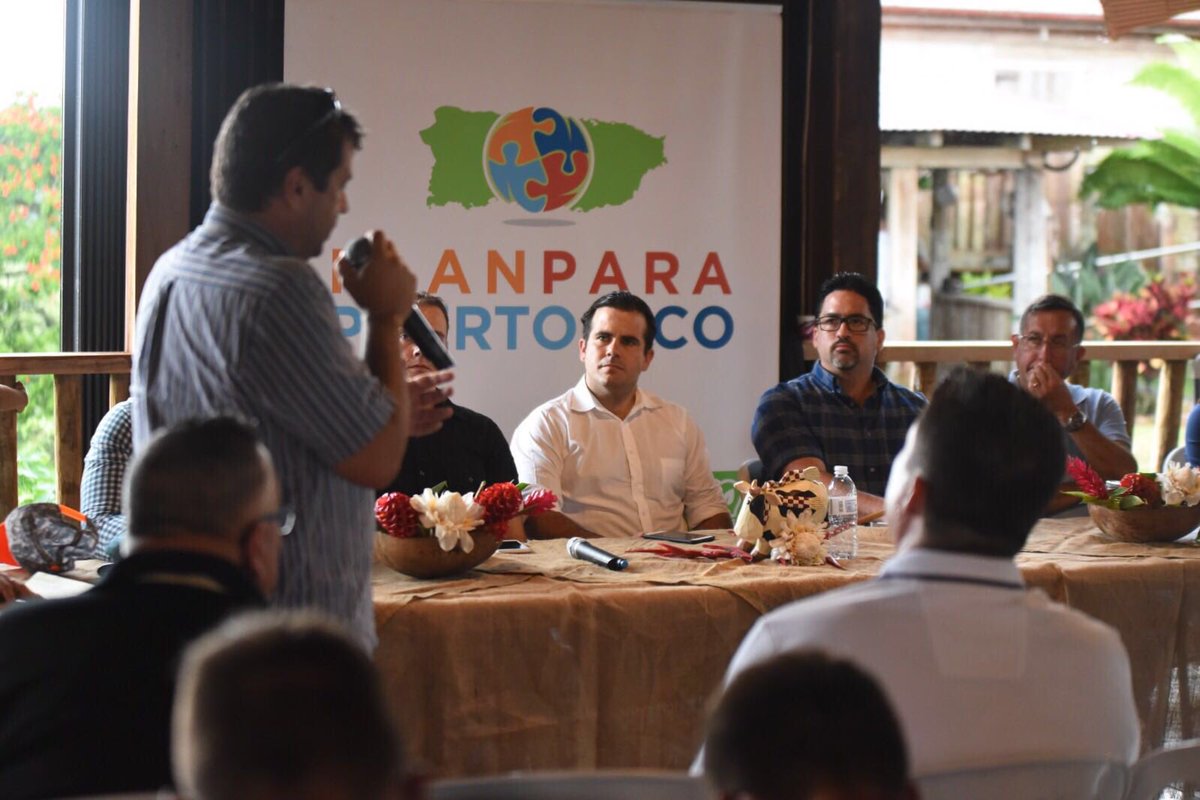 FuerzaDPueblo's tweet photo. @ricardorossello participa en conversatorio con agricultores y ganaderos de la region de Arecibo. #PlanParaPR https://t.co/GveJMGbKNs