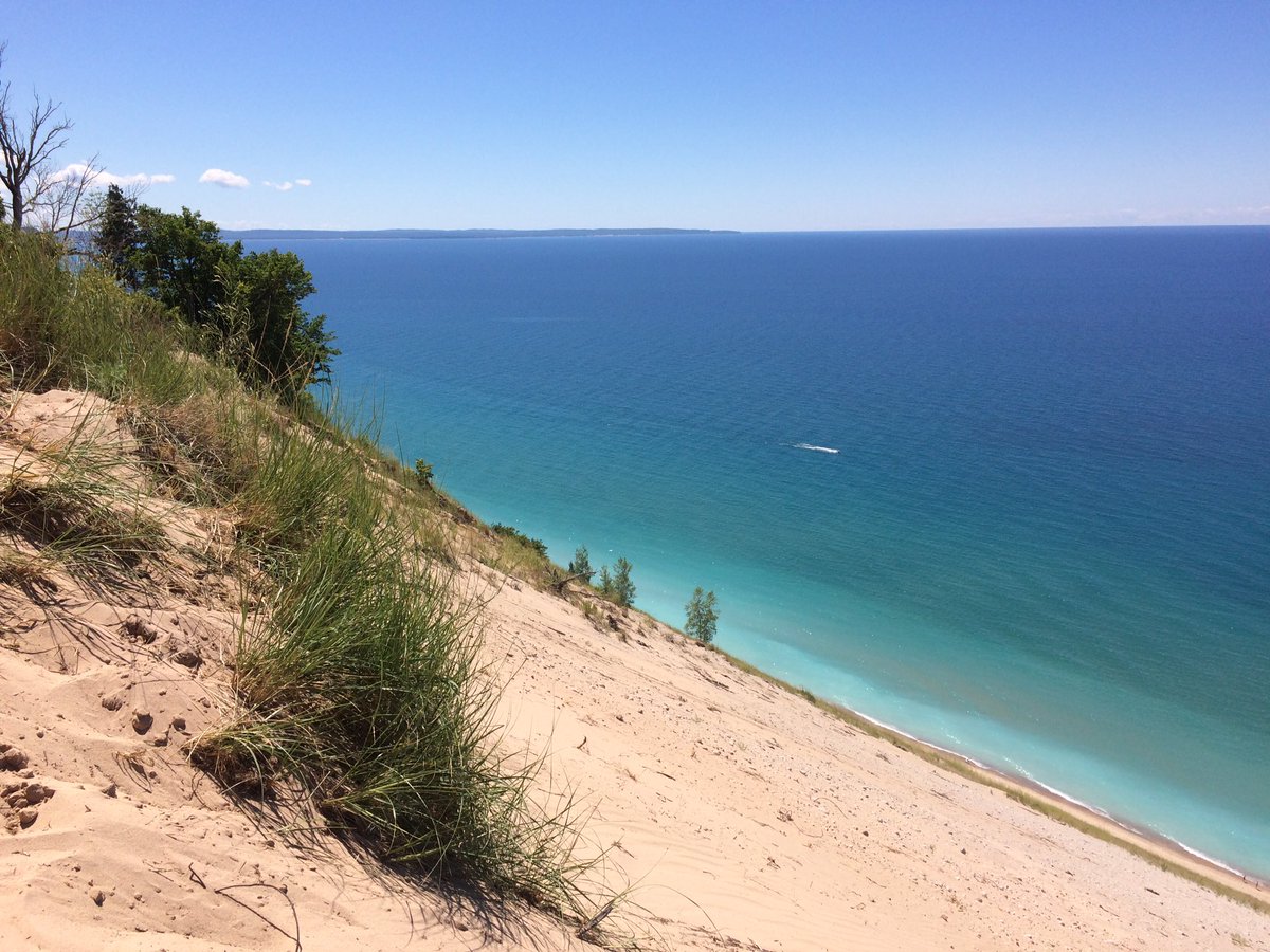 EmilyMartin989's tweet photo. Work hard, play hard! Sleeping Bear Dunes with the best guy I know #Sand #Sun #RoadtripWithTheBoyfriend https://t.co/Ruu82kgxeF