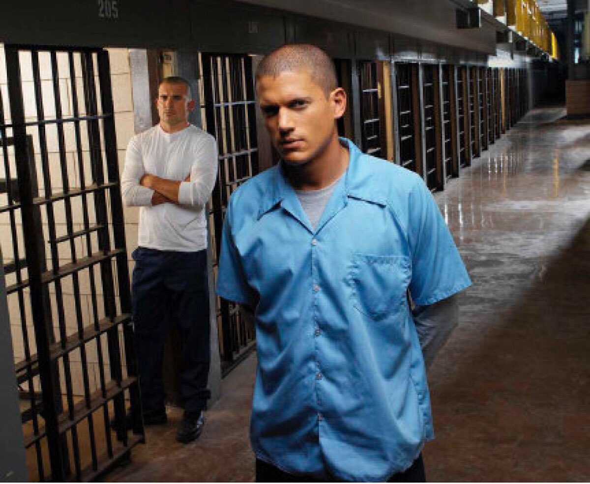 Джек о’коннелл от звонка до звонка. Фокс ривер побег. Побег 2005 скофилд. Джек о'коннелл кадры. Мужик попал в тюрьму ему.