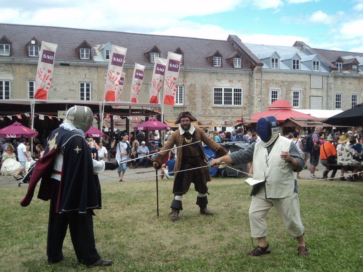 LaGardeDuLys's tweet photo. Quelqu’un veut essayer de faire un combat contre un mousquetaire? En garde! #FNF2016 @FetesNouvFrance https://t.co/gIMA2l2sTM