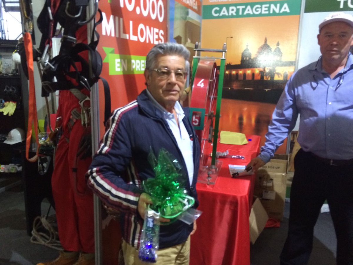 LoteriadeBoyaca's tweet photo. Disfrutamos de una rica arepa boyacense y un momento de diversión en #Expoboyaca2016. Les esperamos! https://t.co/RYUha9Sm3V