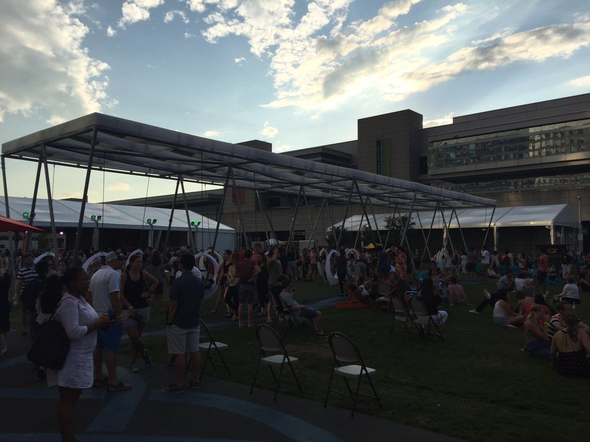 mingletools's tweet photo. @lawnond #MingleZone for Southie Porch Fest https://t.co/Q91teFgTiR