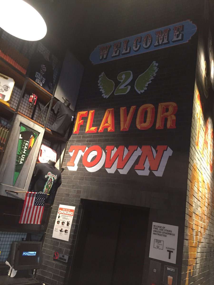 Dined @ daddy's today! They DON'T let you take pics molesting yourself under his portrait! UNRIGHTEOUS!