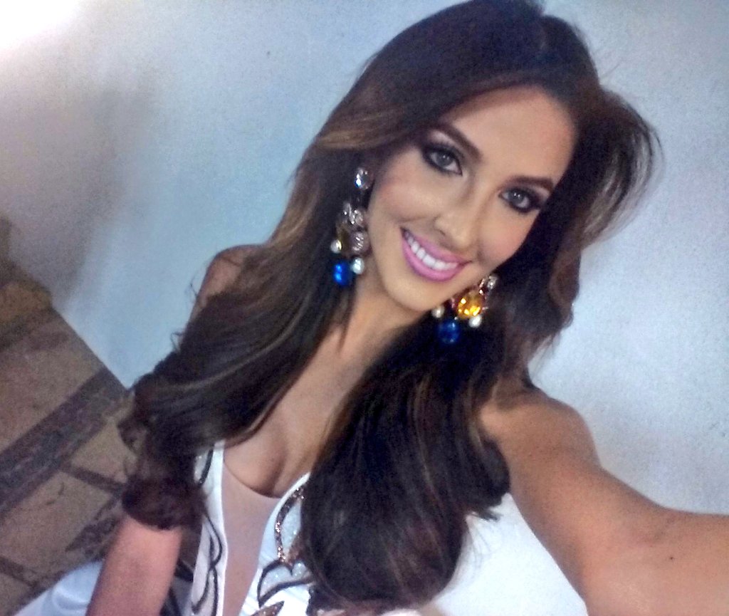 2016 | Miss Venezuela | 4th runner-up | Rosangelica Piscitelli  CpNpKnqWgAAR_ZI