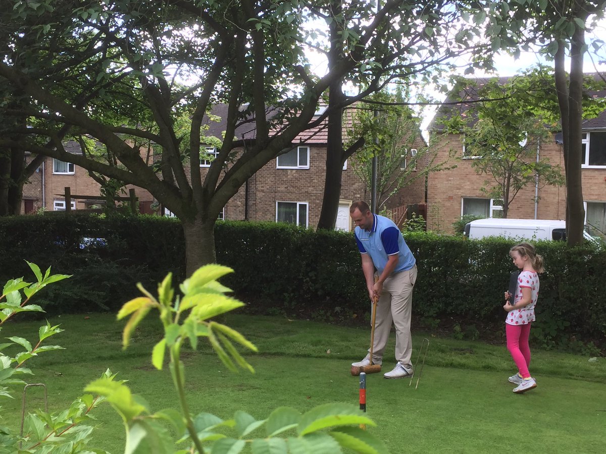OldhamGolfClub's tweet photo. @OldhamGolfClub @andyearlam @oldham_pro 

Intrepid Andy the Pro tries his hand at croquet 
#FamilyDay ⛳️🎉👍🏼😎 https://t.co/zp4hgY4sqI