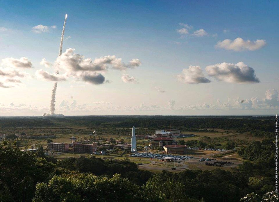フランス大使館 Twitterren フランスの風景 南アメリカ北東部 ブラジルと国境を接するフランス領ギアナ 北緯5度と赤道に近く 静止軌道の打上げに適した場所をいかしたギアナ宇宙センターからは アリアンロケットが発射されています