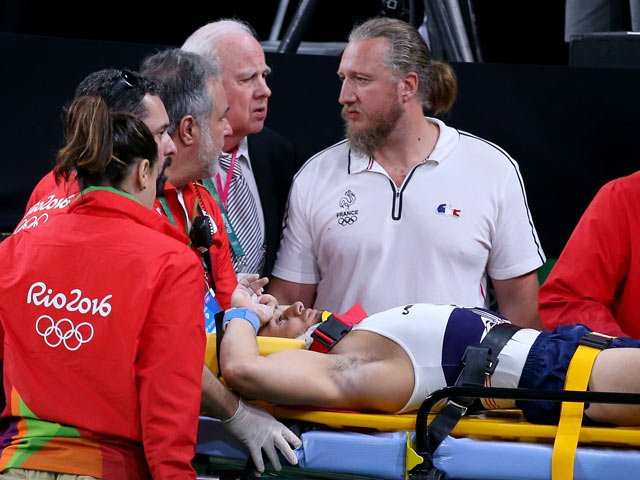ESPNArgentina's tweet photo. ¡NO ES PARA IMPRESIONABLES!
#Rio2016xFOX - Terrible lesión de gimnasta francés
https://t.co/0JVwSY1NH8 https://t.co/Auf1VqR7l0