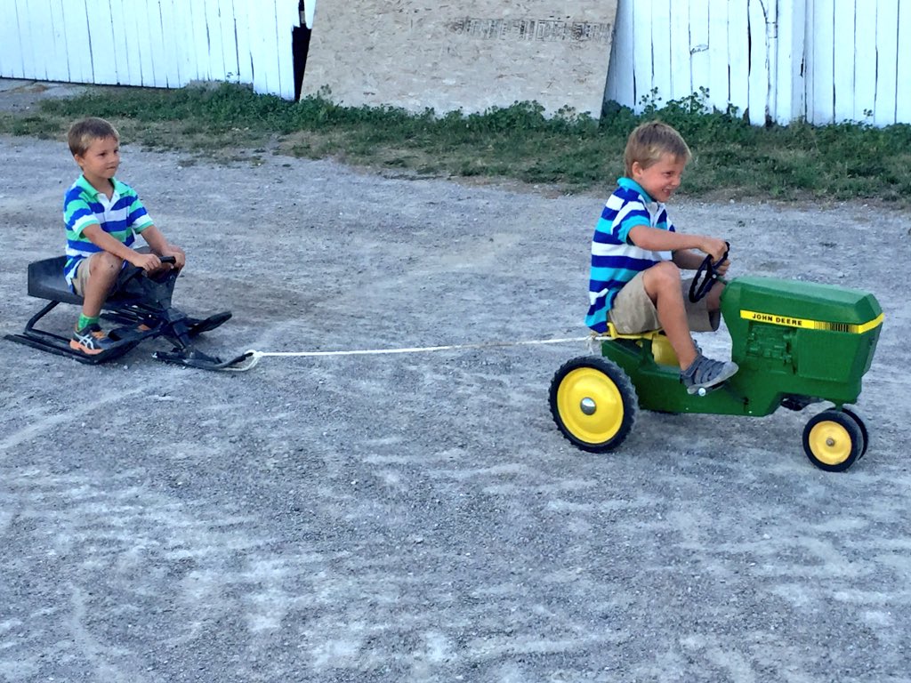 Dungannon_Dan's tweet photo. Tractor pull driver training. #fullpull16 #brothers #farmkids https://t.co/BMbH3xBfUf