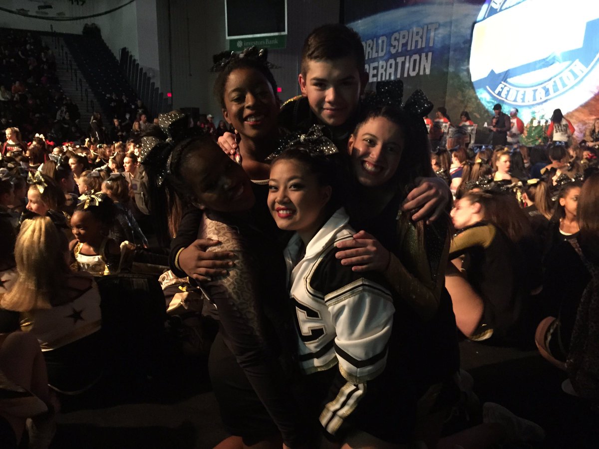 emilyhorvathh's tweet photo. oh my god the things I would do to go back to this #whereswika #wheresjada https://t.co/2Gkzp5vpWo