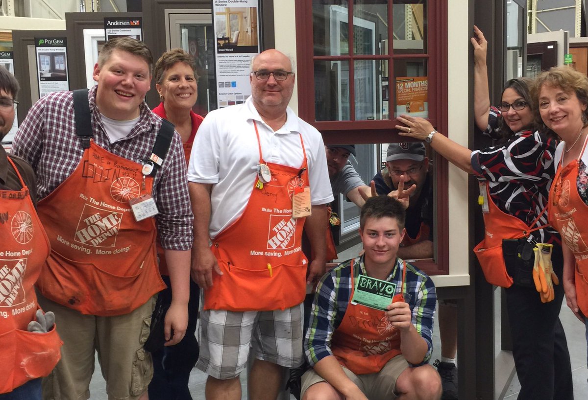 ASM_Liz1410's tweet photo. A big thanks to our Saturday night crew a great group of people Bravo Derrick from 1410 for great customer service https://t.co/x60sy1FFK0