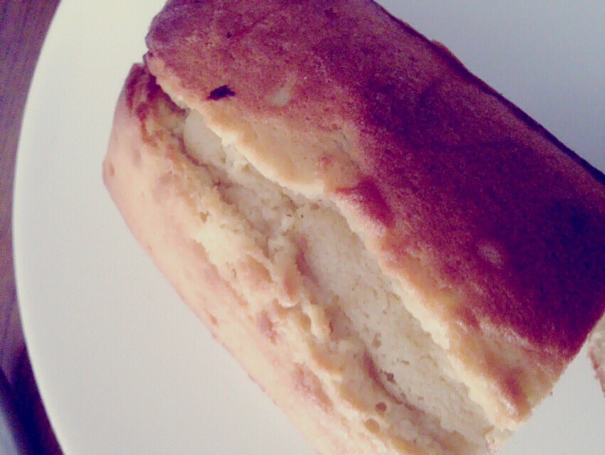 CoColikessweet's tweet photo. お久しぶりです！
今日はフラワーバッター法でパウンドケーキつくりました！
いつもはシュガーバッター法なので、いつもと違います！

#お菓子作り 
#お菓子作り好きな人と繋がりたい https://t.co/NGIWRnbozt