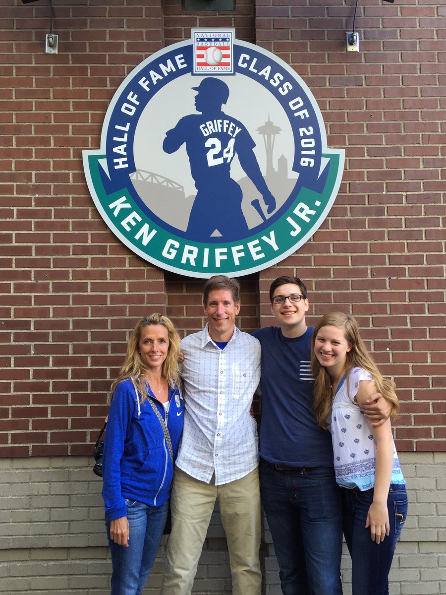 andyhand9's tweet image. #24EVER  Great to be Home!!!