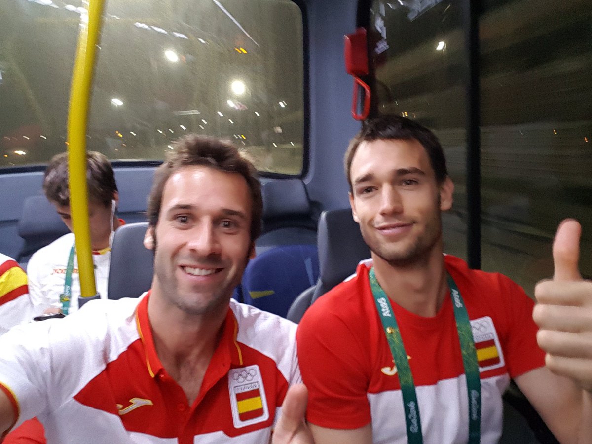 Con el gran capi <a href="/maneterraza/">Manel Terraza</a>. Buen debut contra Brasil (7-0). #RedSticks #Rio2016