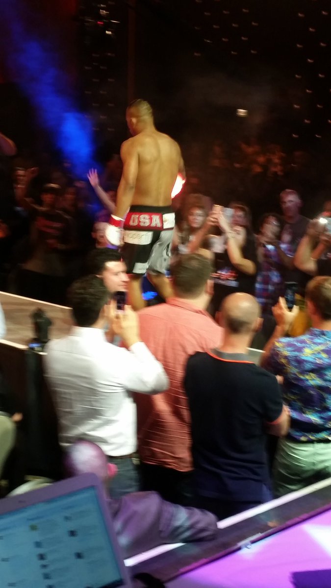 njMMAnews's tweet photo. Webb supporters crowd him as he goes towards cage. #CFFC60 #NJMMA https://t.co/EfqbPDyrr8