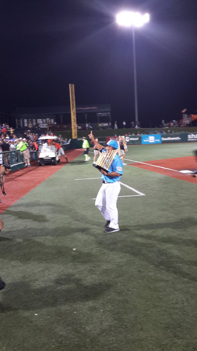 CRWS_Japan's tweet photo. COACH SAYS JAPAN IS NUMBER ONE! #CRWS https://t.co/8aIIQ11fxy