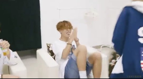 _pp_pearl_'s tweet photo. Kim B.I. : อีลุง จะกลับบ้านมั้ย
Bobby Kim : เอ๊ะ! เสียงคุ้นๆ
Bobby Kim : ที่รักพี่ขอโทษษษ 😭 / #DoubleB https://t.co/uD0RY9Raiz