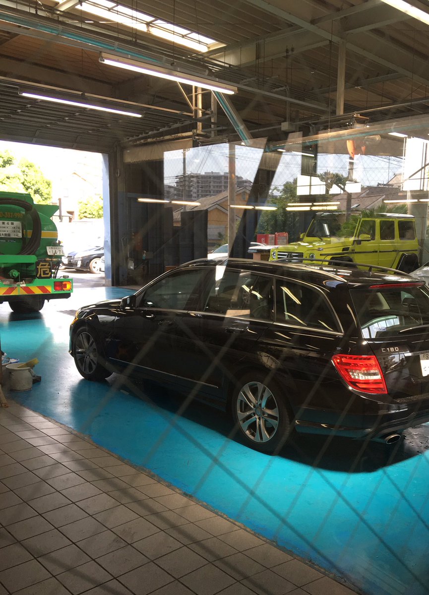渋滞の高速をノロノロ走って炎天下のゴルフ場に駐車したら車が熱中症になった。センサーがいろいろ壊れたらしい。ドイツは涼しいからなぁ。