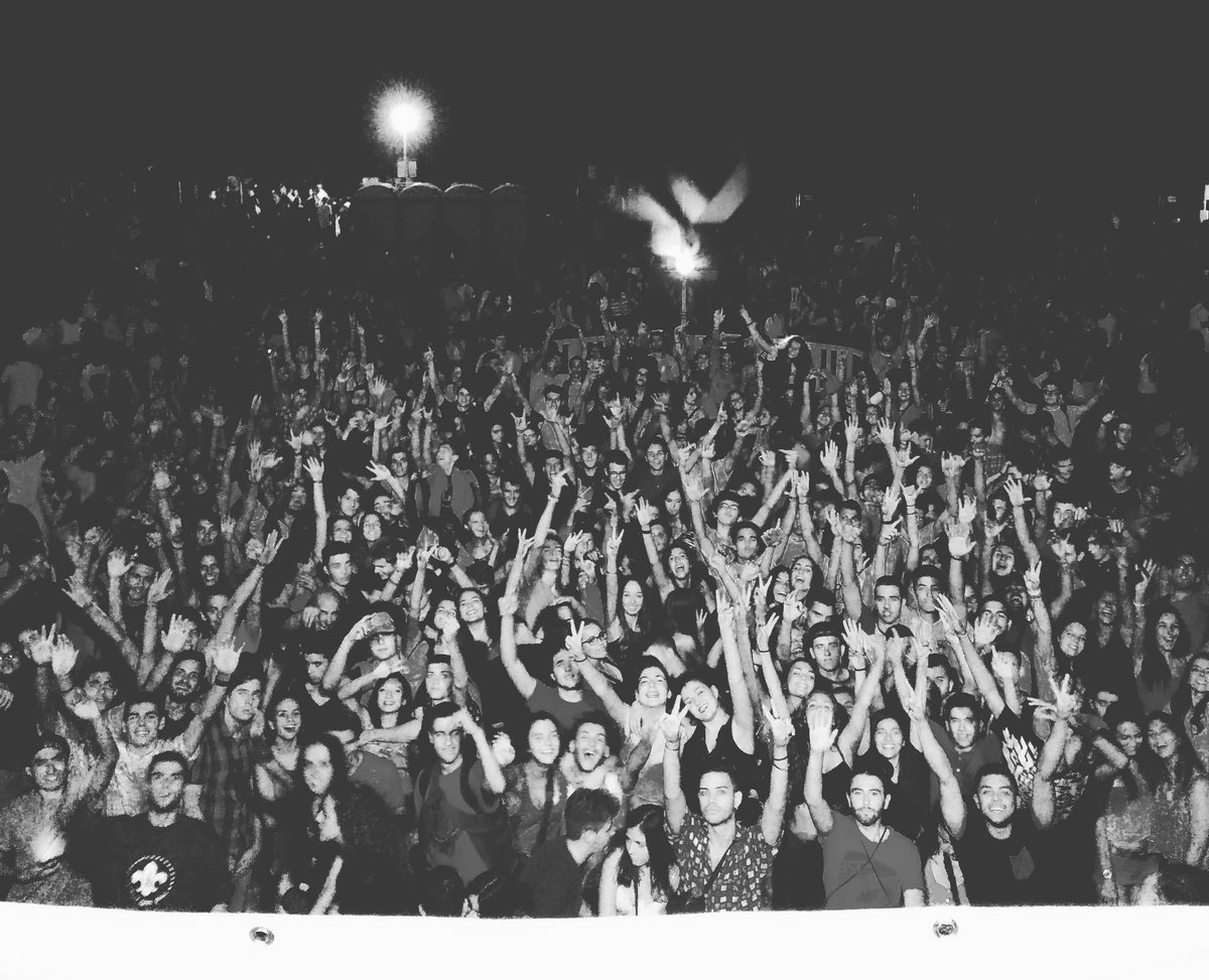 Els40_'s tweet photo. La festa de referència posant del revés #santasusanna amb @NeusGonzalez_ i @sergisanchezdj #Eltour40 https://t.co/Afwrn862x6