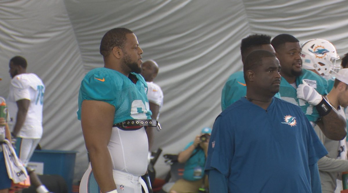 Dolphins defense dominates scrimmage, frustrating coach Adam Gase bit.ly/2aXC6Tu?utm_me… https://t.co/36llgqlrjM