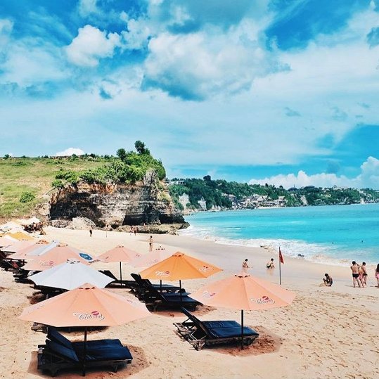 TotallyBali's tweet photo. Spending Sunday right here at #DreamlandBeach. Where are you at? 📸: arianneluzano #totallybali #baliguide #bali https://t.co/45m7c1If6D