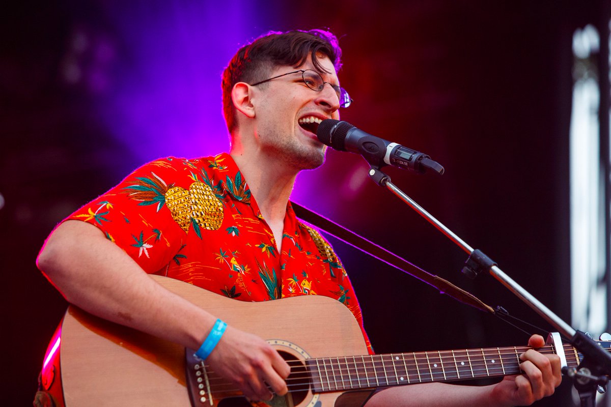 ReginaFolkFest's tweet photo. Thanks for serenading us @nickfaye  ! #RFF16 photo by @raeholtsbaum https://t.co/tJlvFVEM6M