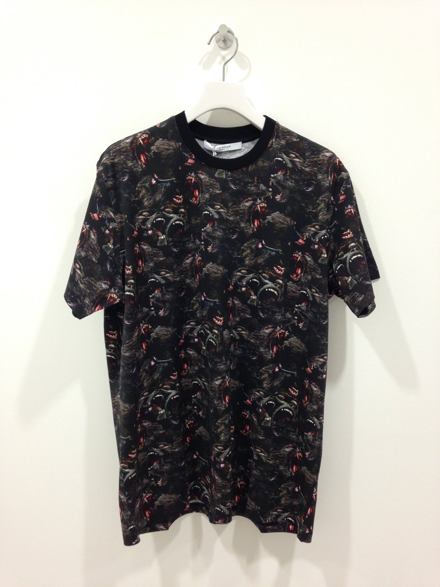 double_sakae's tweet photo. GIVENCHY の MONKEY FAMILY シリーズが入荷しました。
おさるが沢山いて、ビックリだなぁ〜〜〜
#doublesakae #givenchy #monkeyfamily https://t.co/N3Hv3omjOy