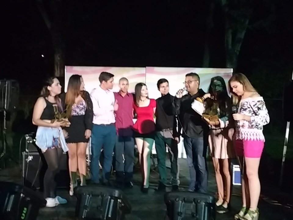 99Punto5's tweet photo. ¡Ha llegado el momento de la verdad! En minutos sabremos quién es el #Talento995 📻🎙 https://t.co/qZIoQnOdOH