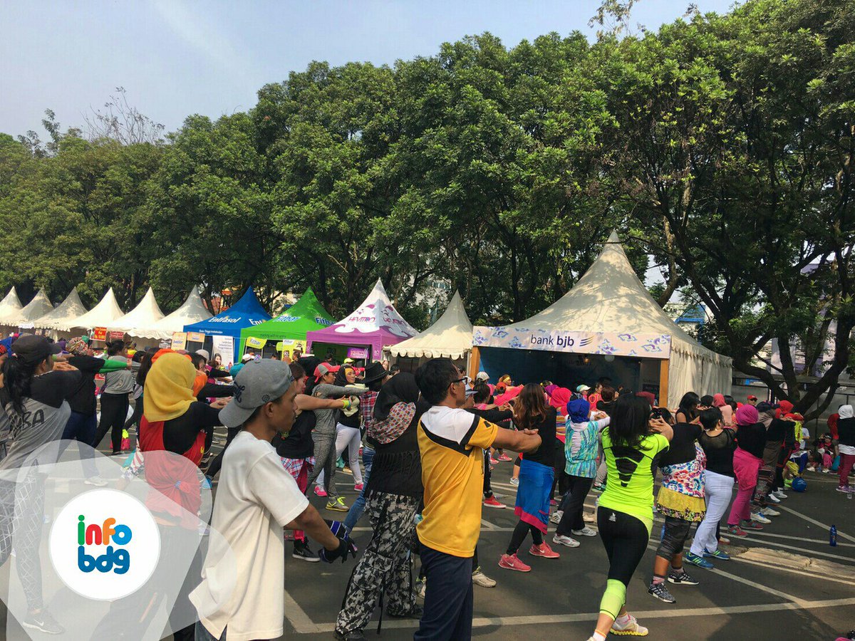 infobdg's tweet photo. Rame bgt! Mimin lg di #FunRunChallenge, ada zumba party, fun run, culinary dan banyak doorprize! @run_ayobandung https://t.co/mHRxDpYn5y