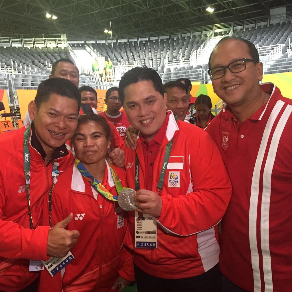 mdesideria29's tweet photo. Luar biasa medali pertama Indonesia di olimpiade Rio oleh mbak Yuni di cbg angkat besi 48kg .majuu #RioOlympics2016 https://t.co/KhYv0qJWXU