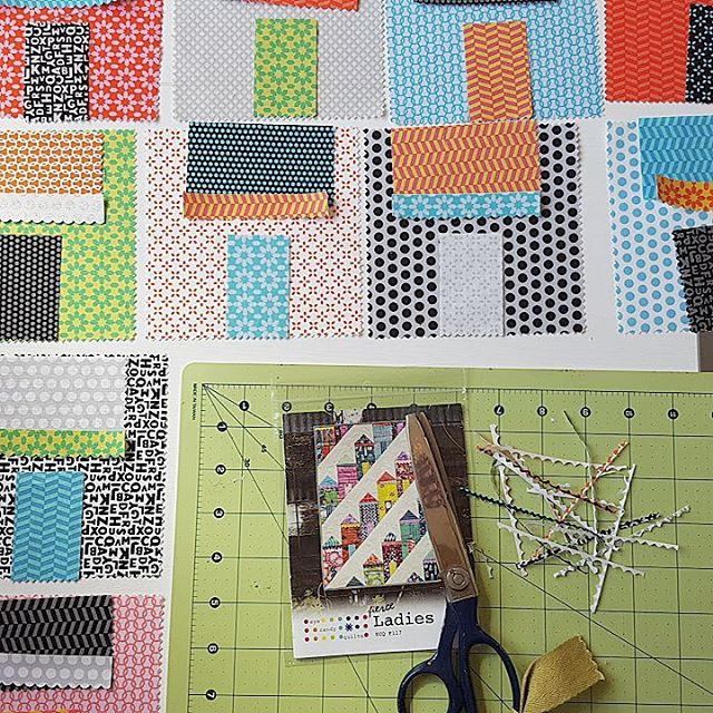 MRV17th's tweet photo. RT @uppercasemag: "Planning and building tiny houses." 📷: @amseckman https://t.co/oSFcD1xeYA #uppercasefabric https://t.co/2yKJWiMYlo